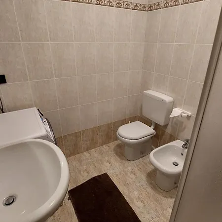 Pit Stop - Bilocale Interra Di Motori, Cibo E Arte